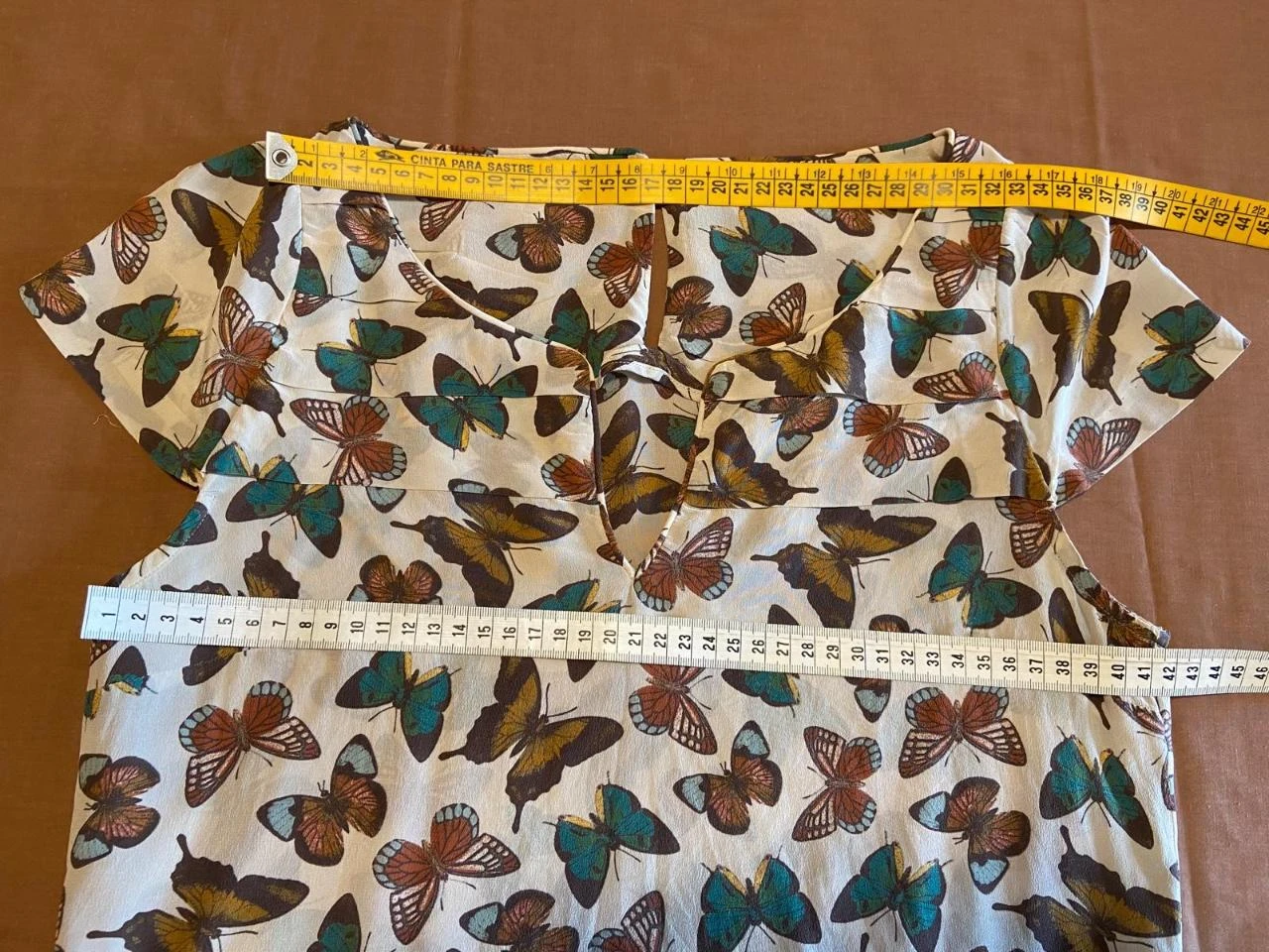 Blusa nueva de seda fluida, estampado mariposas - Massimo Dutti. Talla XS – photo 11
